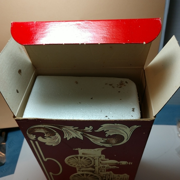 1970's Avon First Volunteer Decanter Tai Winds in Original Box 6 FL.OZ. - Picture 13 of 13